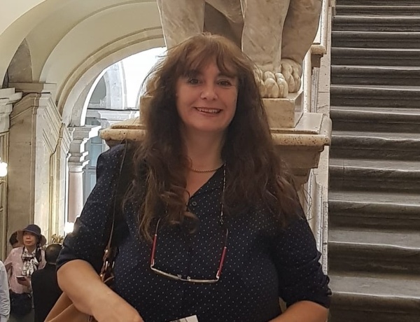 A una vecina de Berisso le robaron la urna de las cenizas de su papá: "Han hecho algo comparable con profanar una tumba"