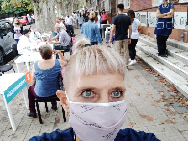 Una enfermera platense volvía de vacunar contra el Coronavirus y le robaron todos los insumos médicos en 7 y 524