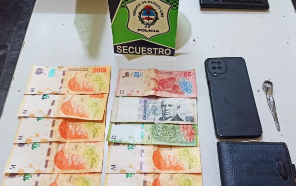 Delincuente rob&oacute; una camioneta en pleno centro platense y lo detuvieron mientras intentaba escapar