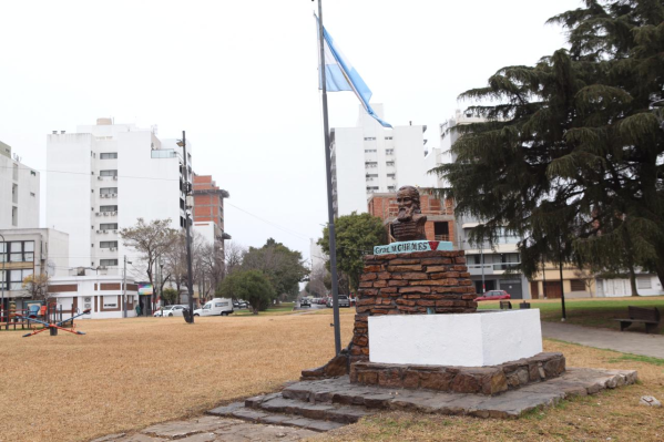 Finalizó la restauración del monumento a Güemes en 19 y 38, y pondrán en valor a otros dos próceres en plazas de La Plata