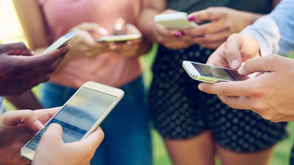 Mark Zuckerberg perdi&oacute; 7 mil millones de d&oacute;lares por la ca&iacute;da de las redes sociales