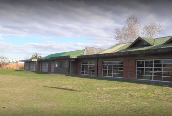 El director de la escuela del "pollerazo" respondi&oacute; y gener&oacute; a&uacute;n m&aacute;s indignaci&oacute;n