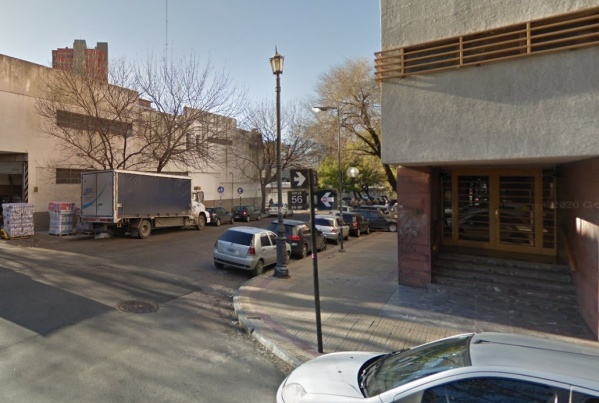 Bajo amenazas a punta de pistola, obligaron a un platense a conducir a un lugar alejado para poder robarle