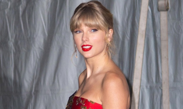 Taylor Swift lanzó una nueva versión de "Christmas Tree Farm"