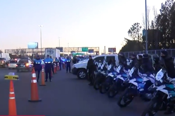 Operativo en la Autopista La Plata - Buenos Aires: organizaciones sociales marchar&aacute;n por diversos reclamos