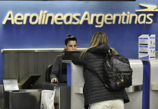 Los pilotos realizan una asamblea en Aeroparque por incumplimiento de negociaciones y podría afectar a miles de pasajeros