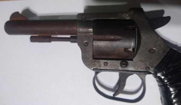 En una salida transitoria, un delincuente asalt&oacute; a una agente del servicio penitenciario en San Carlos