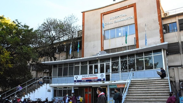 Se agravó el estado del novio de la mujer que murió quemada en Berisso durante una discusión