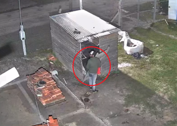 Robó en Villa Elisa, lo pescó una cámara de seguridad, nunca se cambió de ropa y lo descubrieron caminando por su barrio