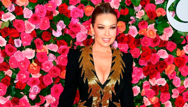 Thalía celebra los 25 años de "Amor a la mexicana"