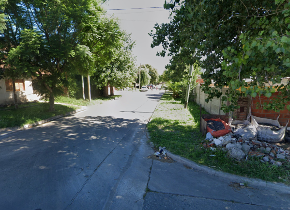 Una reunión de amigos en La Plata terminó con un robo confuso y un hombre rodando por las escaleras