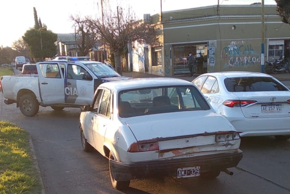 Detuvieron a un ladrón que asaltó un local en Romero, se hizo pasar por vendedor y atendió a dos clientes