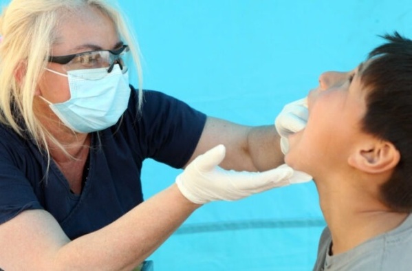 El programa "Más salud en tu barrio" sigue con los chequeos en La Plata y ya fueron atendidos 2.000 chicos entre 5 y 17 años