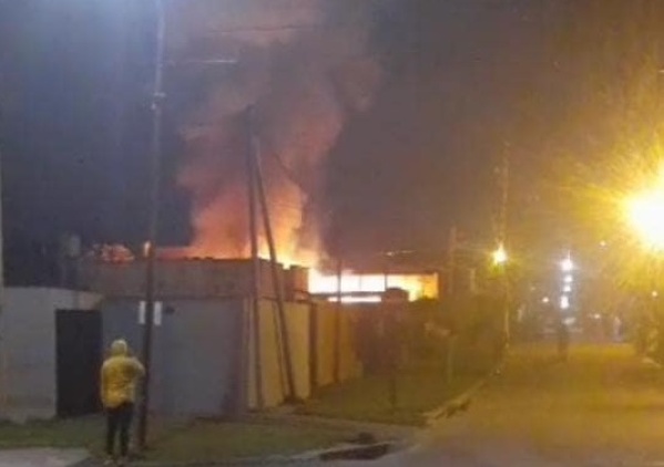 Se incendi&oacute; una casa en La Plata y perdieron todo lo que ten&iacute;an