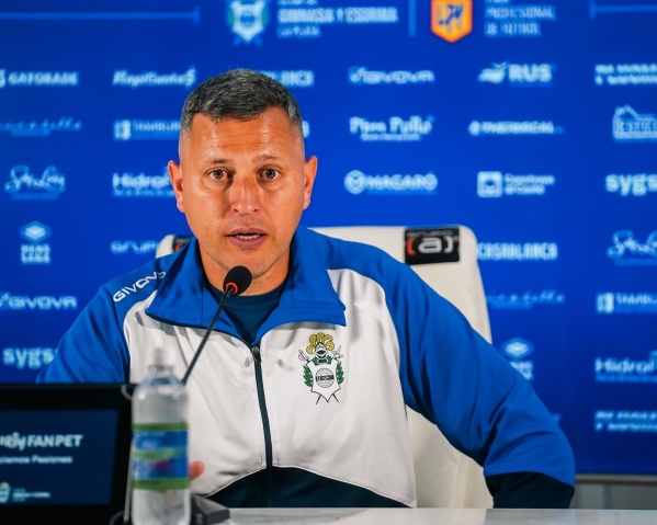 Flores: "Fue el mejor partido y del árbitro prefiero no opinar, hay que enfocarse en lo nuestro"