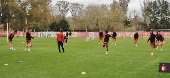¿A qué futbolista de Estudiantes marginaron por indisciplina?