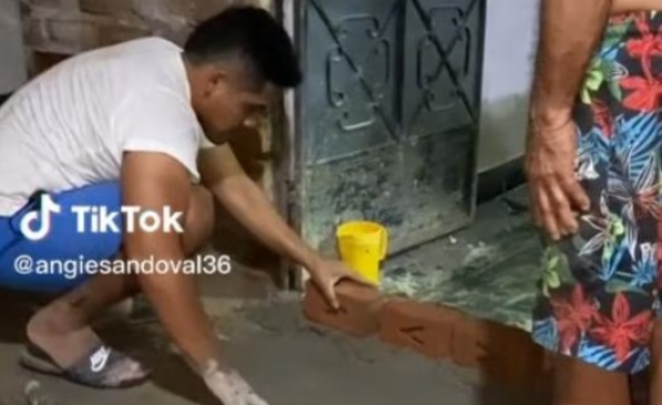 Fue a conocer a sus suegros y lo mandaron a trabajar: "Yo solo venia a ver a su hija"