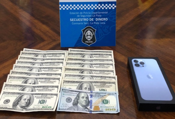 Intent&oacute; estafar a un joven con d&oacute;lares falsos en La Plata y qued&oacute; detenida