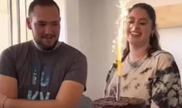 Iba a soplar la velita, le salió humo azul y pensó que iba a ser padre: todo fue una equivocación