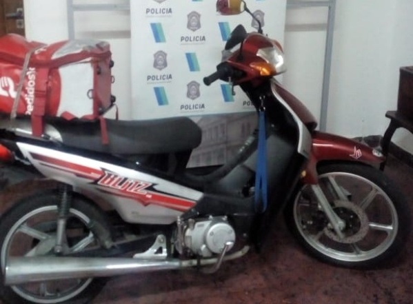 Detuvieron a un chico de 15 años por circular con una moto robada en La Plata