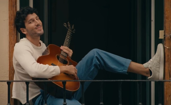 Sebastián Yatra presentó su nuevo tema "Tacones rojos"