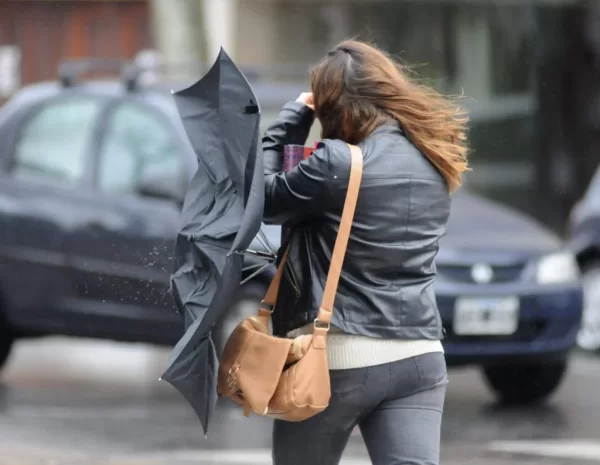 Alerta amarilla por fuertes vientos durante la jornada del miércoles: habría ráfagas de hasta 70 km/h