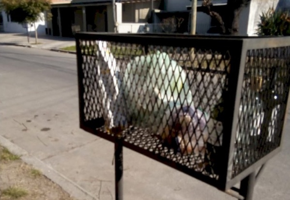Vecinos de San Carlos advirtieron: "Si no levantan la basura, vamos a dejar de pagar impuestos"