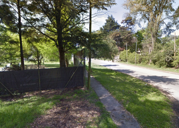 Encapuchados simularon una escena de fusilamiento a una familia de Villa Elisa cuando estaban por cenar