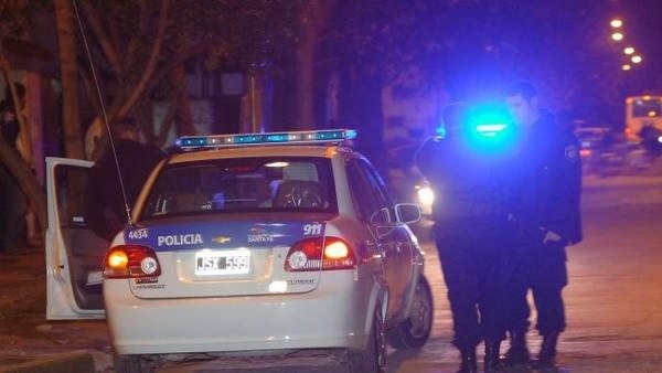 Un policía fue baleado en La Plata cuando intentaba detener a dos hombres