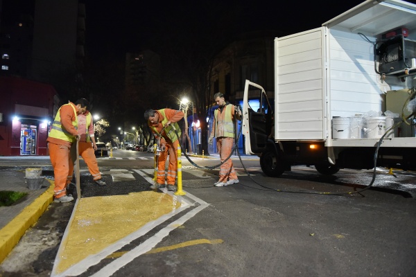 Con la ejecuci&oacute;n de nuevos ensanches y sendas, contin&uacute;an los trabajos de vialidad en La Plata