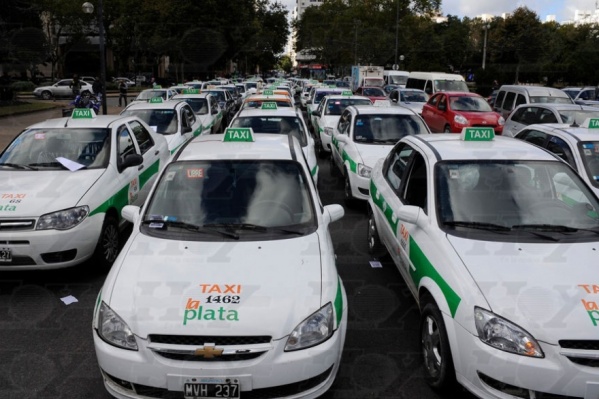 El servicio de taxis en La Plata tuvo una caída del 23,6% en julio