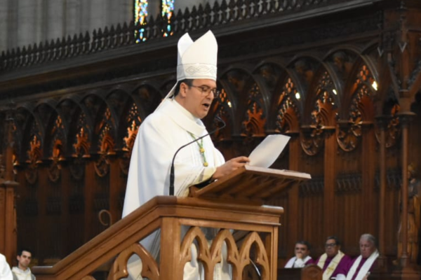 Gabriel Mestre brindó su primera misa en la Catedral como arzobispo de La Plata: "Vengo a escuchar y dialogar"
