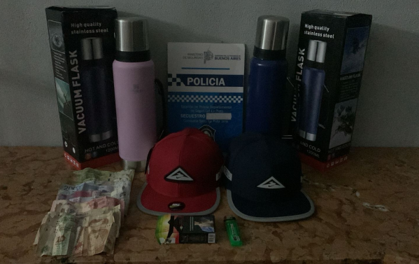 La ayudó en un cajero automático, le robó la tarjeta, salió de compras y se "reencontraron" en 8 y 50 con escándalo incluido