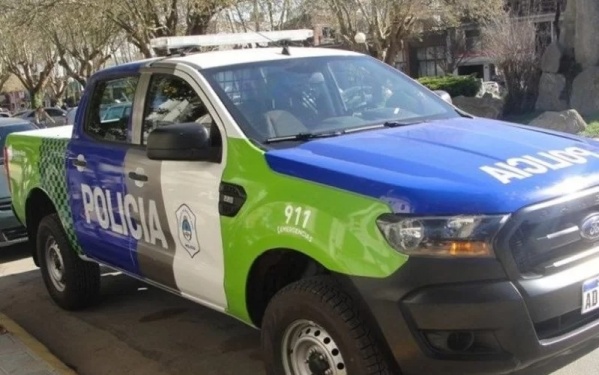 Tres mujeres fueron detenidas por robar latas de atún y productos de limpieza en un supermercado de La Plata