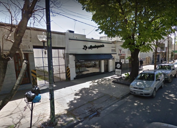Robaron con armas a una panadería de La Plata: las cámaras grabaron al ladrón pero está prófugo