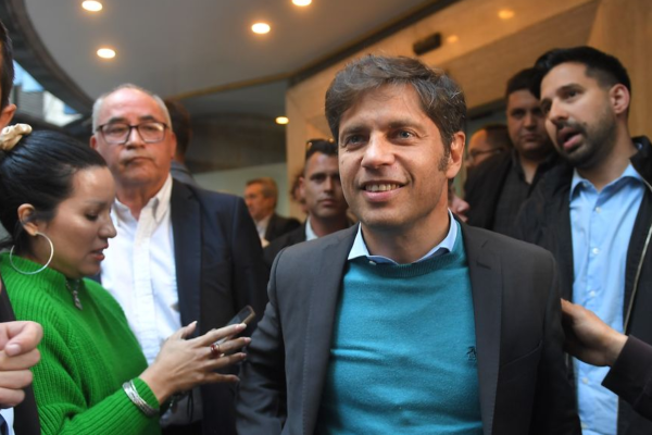 Kicillof cruzó a Milei: "Sus propuestas de ajuste significan menos escuelas y hospitales en la Provincia"