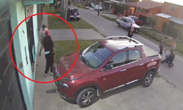 Detuvieron a un hombre que le disparó a otro a plena luz del día en Los Hornos: investigan un ajuste de cuentas