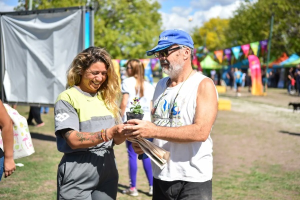 Una nueva jornada de &ldquo;Barrio x Barrio&rdquo; convoc&oacute; a una gran cantidad de vecinos en Los Hornos