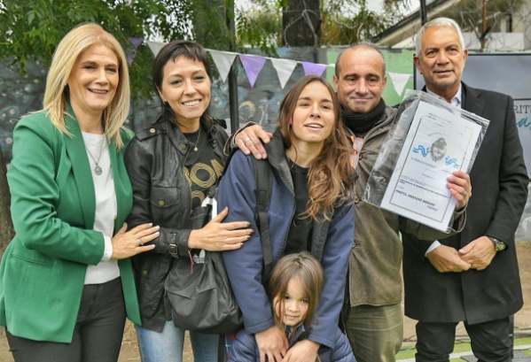 La Provincia continúa con el programa "Mi Escritura, Mi casa" y 266 familias recibieron su escritura en Quilmes