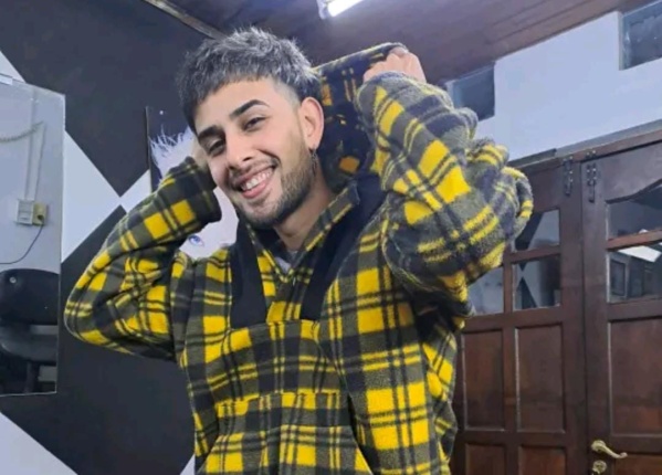 Un cliente le pidió que le corte el pelo un domingo y su negativa con audios de personajes de "Disney" se hizo viral