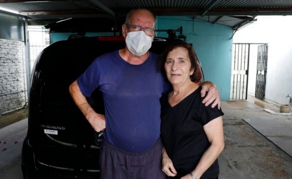 Le robaron sus ahorros a una pareja de jubilados en Altos de San Lorenzo y amenazaron con cortarles un dedo