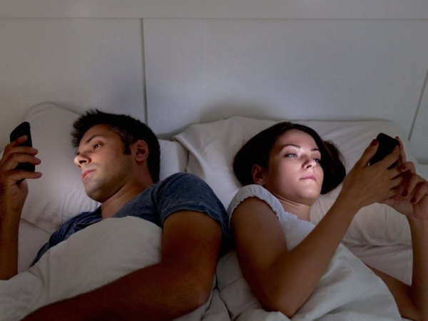 Un estudio reveló que las parejas que suben fotos constantemente a las redes sociales se encuentran satisfecha sólo un 10%