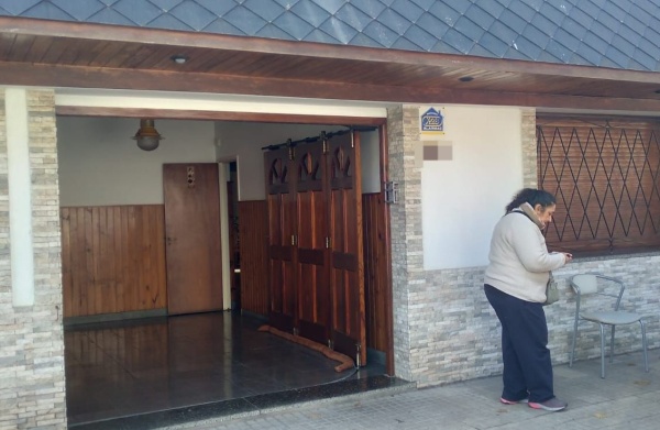 Un hombre fue encontrado sin vida y su papá inconsciente en una casa de La Plata: analizan si fue por el monóxido de carbono