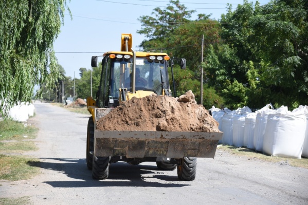 Comenzaron los trabajos viales y limpieza de zanjas en el barrio de Los Hornos