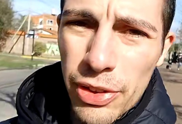 Comparó las relaciones abiertas con el uso de una camisa y su audio se volvió viral