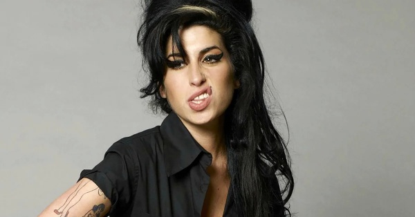 La directora de "50 sombras de Grey" hará una biopíc sobre Amy Winehouse