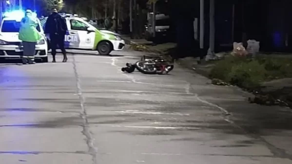 Un policía le pegó un tiro a un motochorro que intentaba robarle