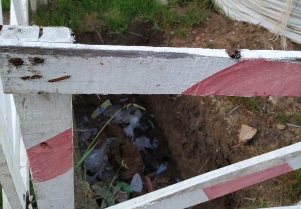 Los restos de una obra que finaliz&oacute; generan residuos, y los vecinos de 6 y 524 reclaman que se remuevan