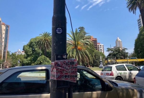 "Esperamos los arreglos": Vecinos de Plaza Paso reclaman por un poste