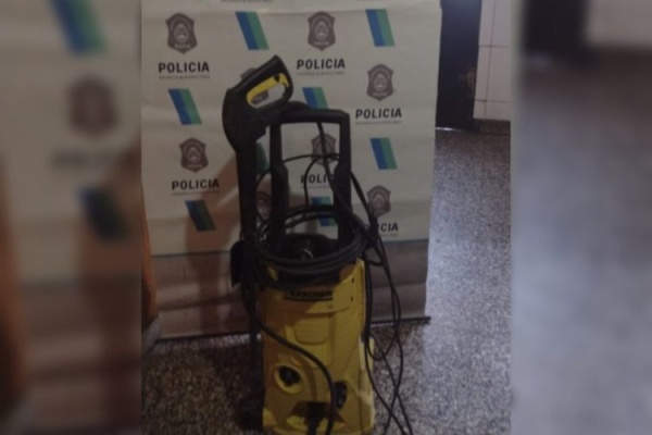 Lo detuvieron mientras se robaba una hidrolavadora en Los Hornos
